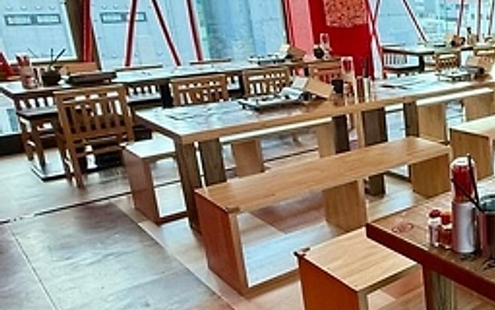 6人掛けのテーブル席